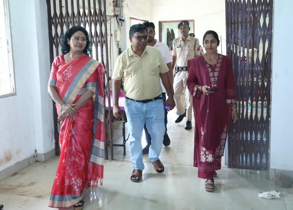कलेक्टर एवं जिला निर्वाचन अधिकारी मिश्रा ने राजनैतिक दलों के प्रतिनिधियों की उपस्थिति में किया ईवीएम-वीवीपीएटी वेयरहाउस का त्रैमासिक निरीक्षण।