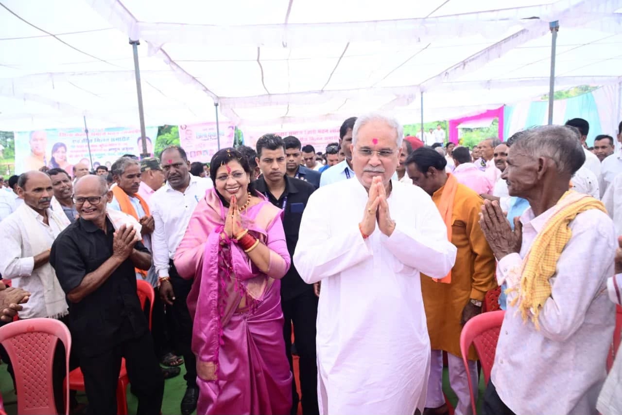 🚨 ब्रेकिंग न्यूज़ 🚨 2024 की प्रतियोगी परीक्षाओं में गड़बड़ी का आरोप, भूपेश बघेल ने मांगी सीबीआई जांच।
