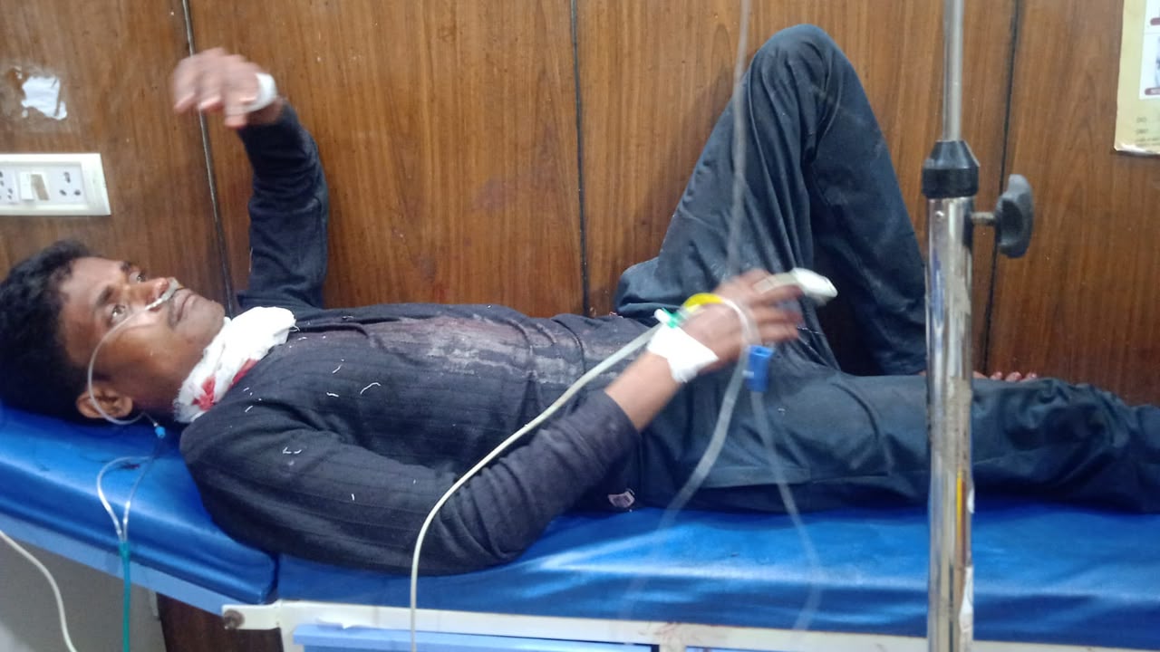 🚨 ब्रेकिंग न्यूज़ 🚨  ग्राम बेलौदी में युवक ने हसिया से खुद को किया घायल, गंभीर हालत में रायपुर रेफर।